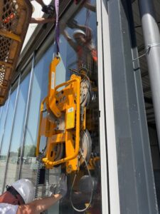 Levage de baie vitrée : franchir une façade ou un accès difficile