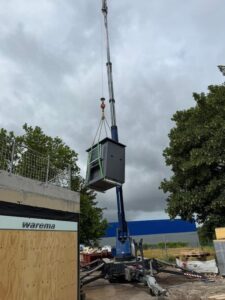 Levage de groupe froid : déposer un équipement technique sur une toiture