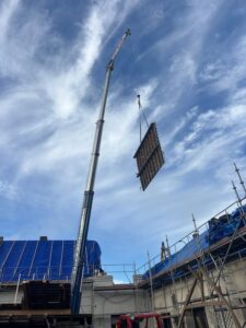 Levage de silo : assembler et positionner une structure verticale