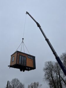 Levage de tiny house : installer un module sur un terrain difficile d’accès